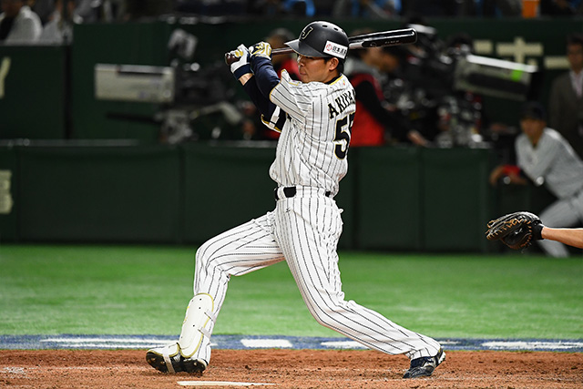 8回裏 代打で登場しレフト前へ安打を放った秋山翔吾(埼玉西武)