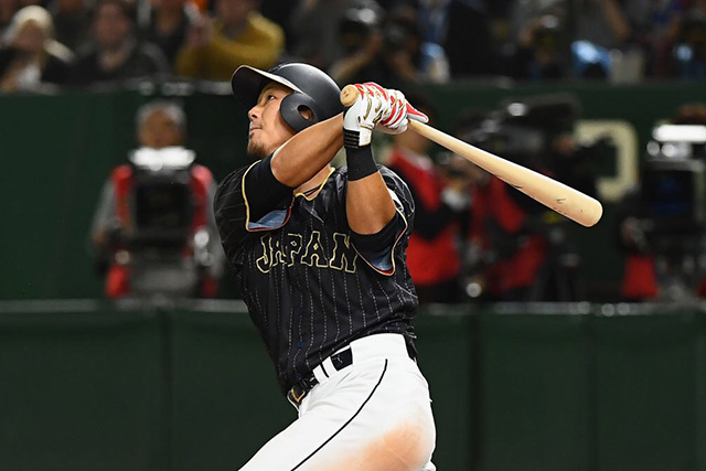 3回表 レフトスタンドへ勝ち越しの本塁打を放った中田翔(北海道日本ハム)
