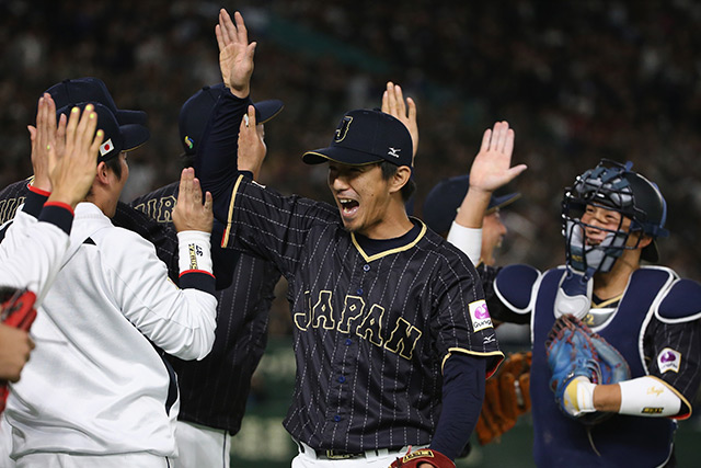 8回裏 7番手・増井浩俊(北海道日本ハム)1アウト満塁のピンチを切り抜ける